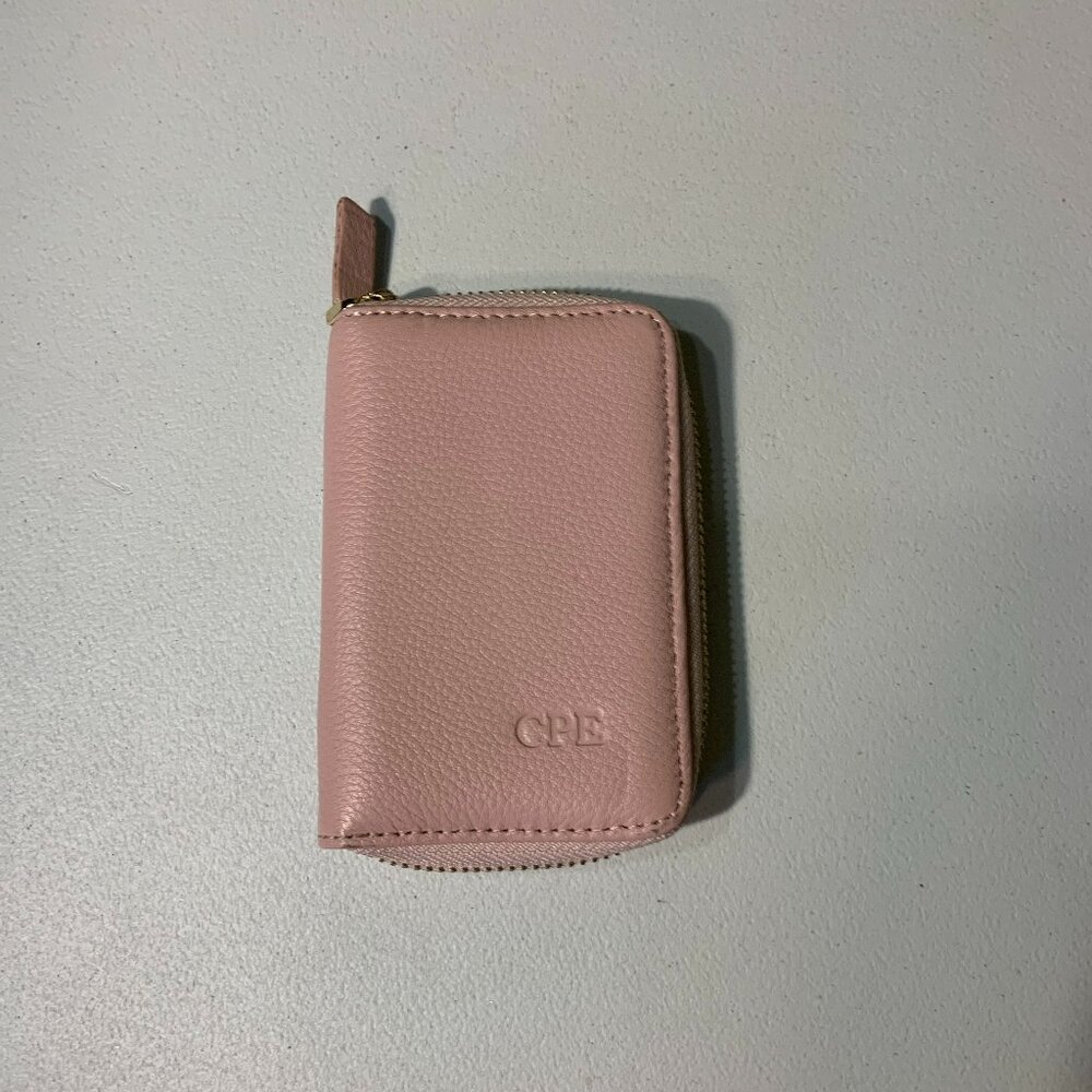 $5 or 4/$10: Levenger pale pink zip around ID case